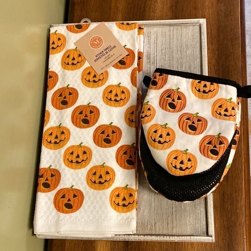 NEW! MARTHA STEWART 2 Pack HALLOWEEN JACK-O-LANTERN KITCHEN TOWELS & Mini Mitts